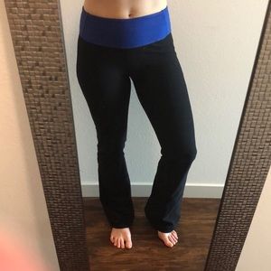 LIKE NEW! YogaSmoga Classic Slimmie Flare Pants